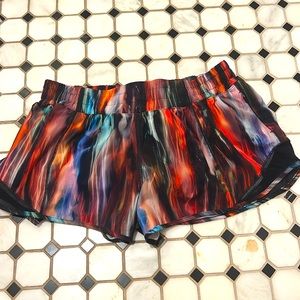 Size 8 multi color hottie hot lululemon shorts size 8🎨🎨